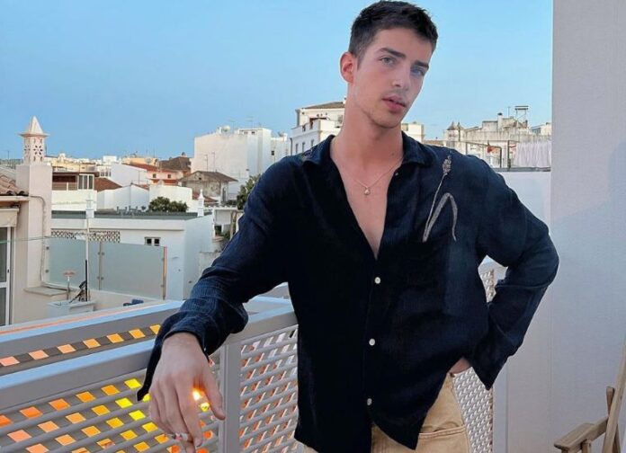 Manu Ríos Bio, Age, Gay, Family, Height, Weight, Career, Girlfriend