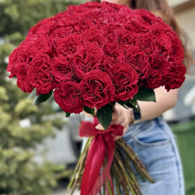 50 Roses Bouquet: The Perfect Gift for Any Occasion